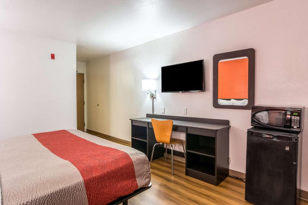 Queen Room - Disability Access - Non-Smoking interior